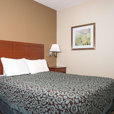 Days Inn By Wyndham Mankato Exterior photo