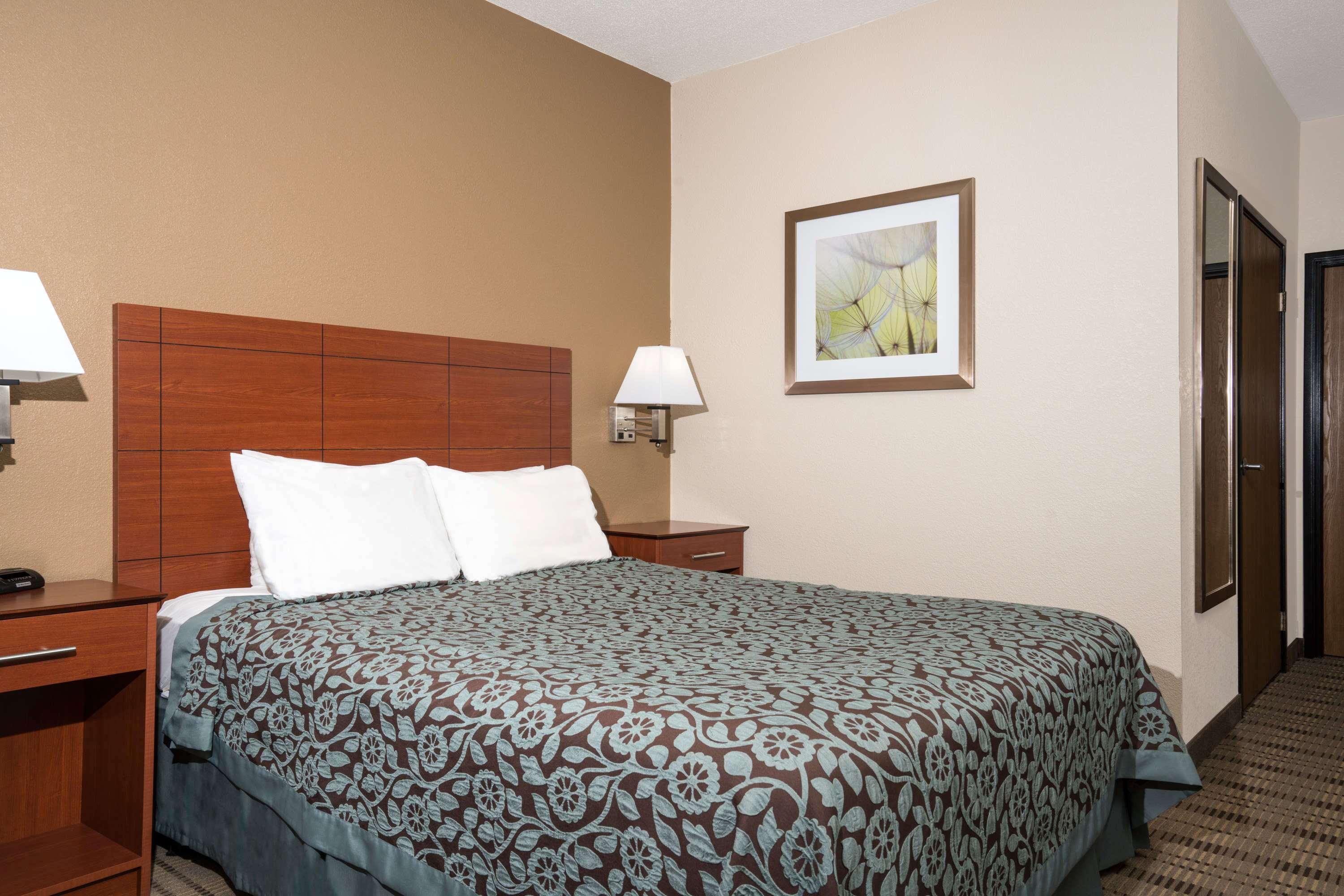 Days Inn By Wyndham Mankato Exterior photo
