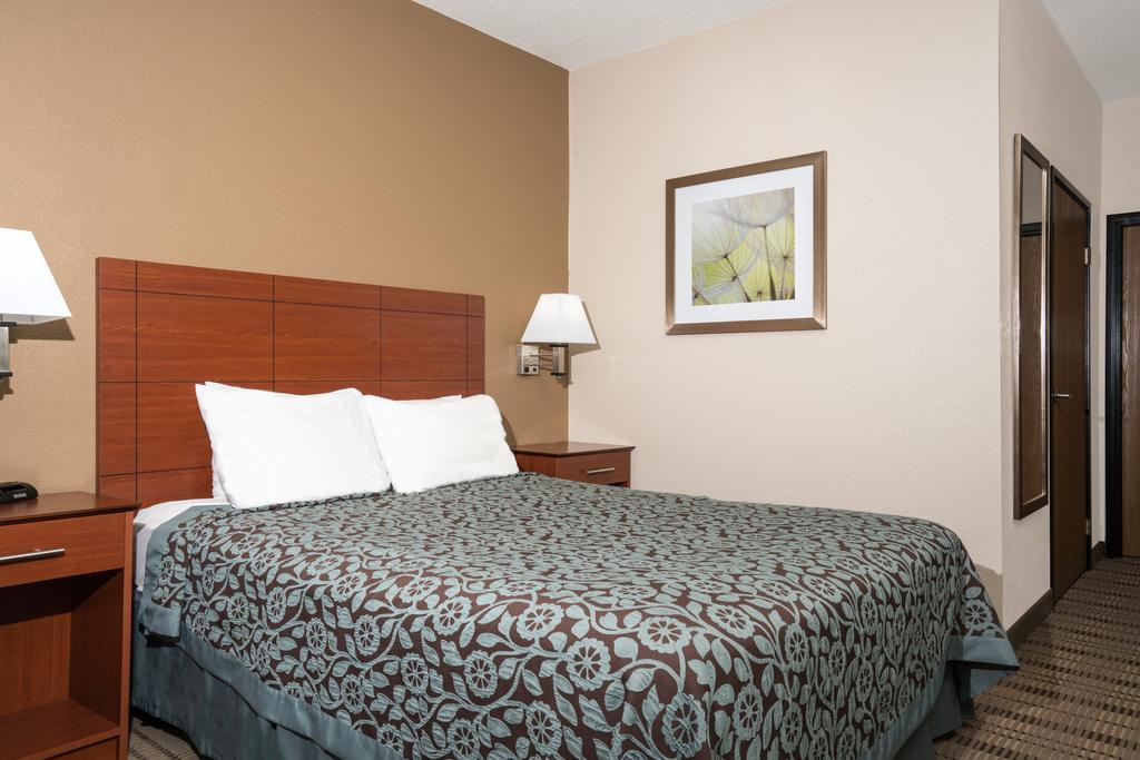 Days Inn By Wyndham Mankato Exterior photo
